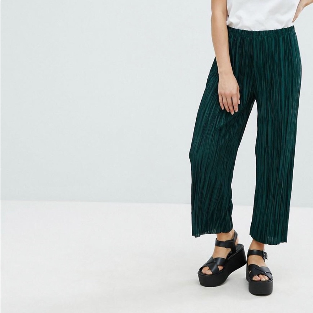 New Look Green Plisse Crop Pants